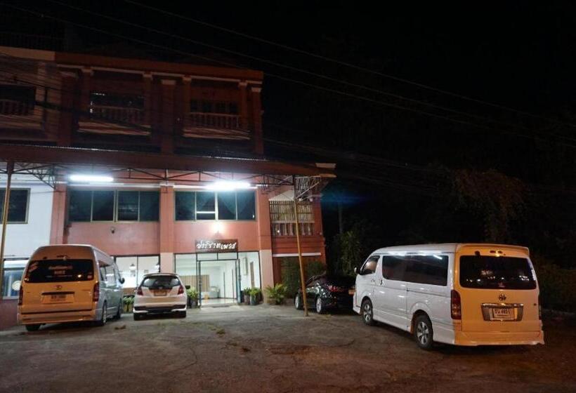 호텔 Parichart Place