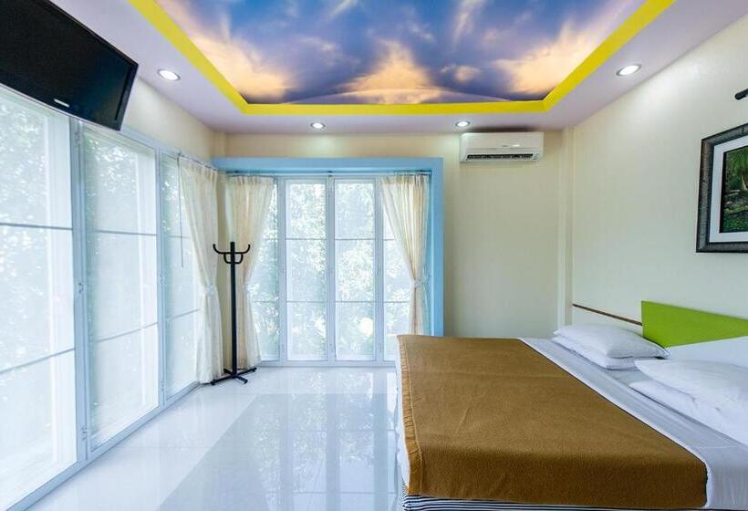 Hotel Poomvarin Resort