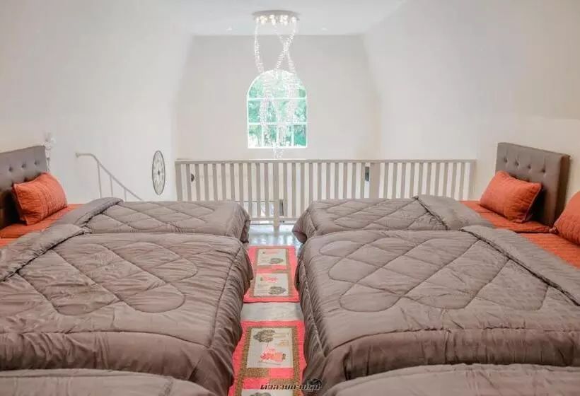 Hotelli Poomvarin Resort