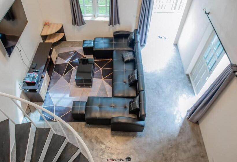 Hotel Poomvarin Resort