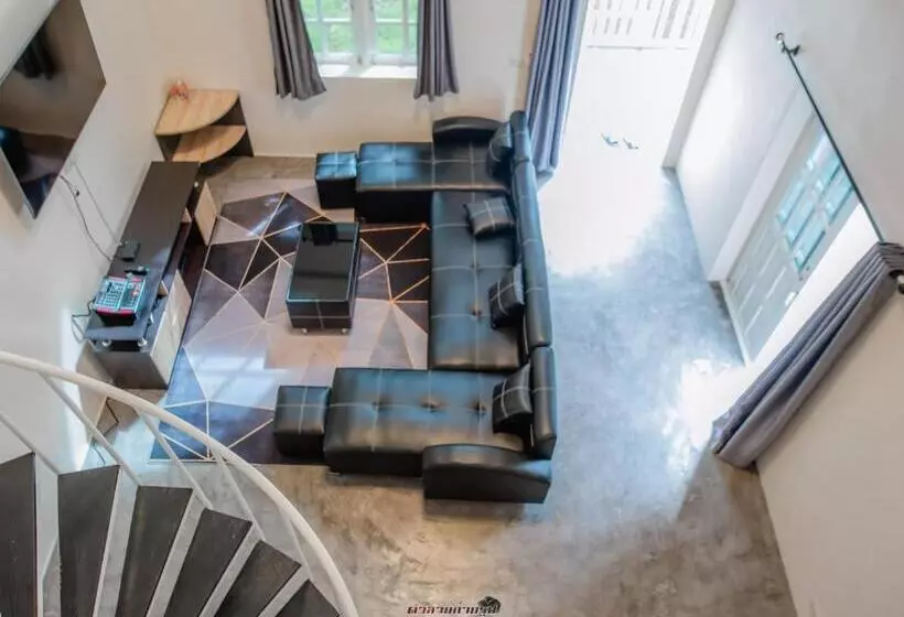 Hotelli Poomvarin Resort