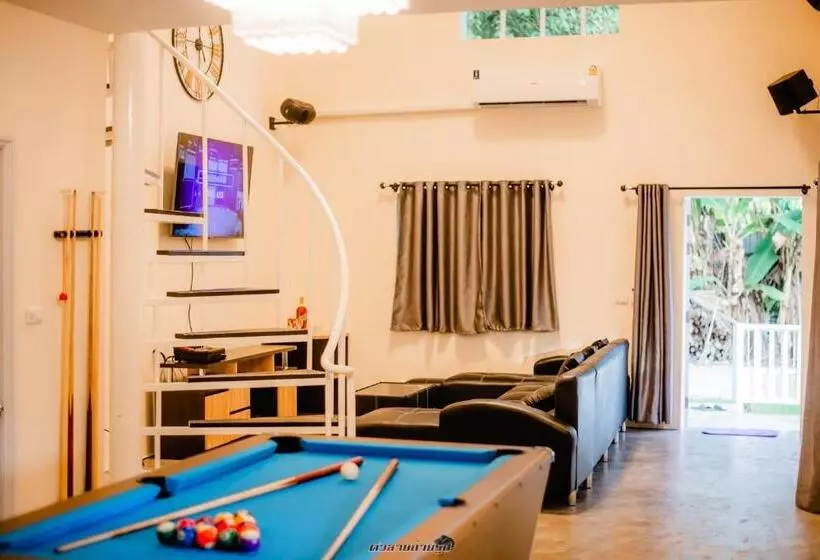 Hotelli Poomvarin Resort