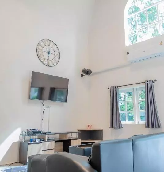 Hotelli Poomvarin Resort