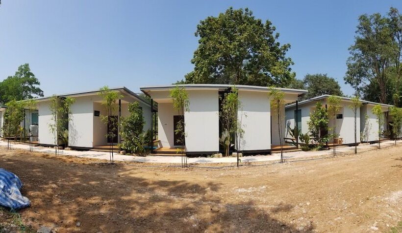 Отель Saksupha Resort