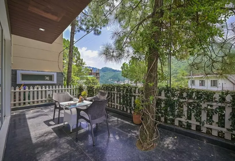 Jungle Lodge Resort
