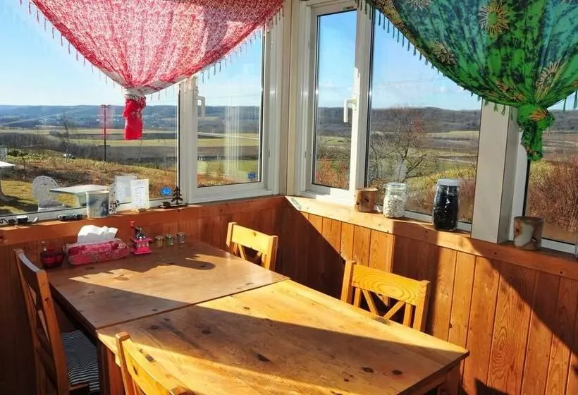 Majatalo Heart N Tree