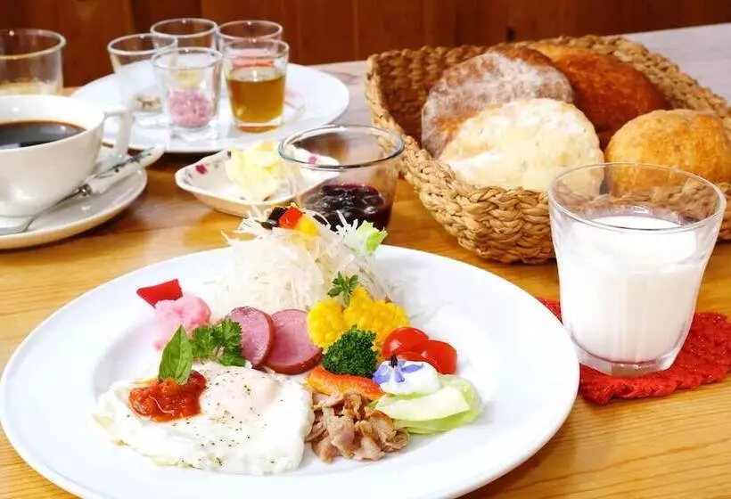 Majatalo Heart N Tree