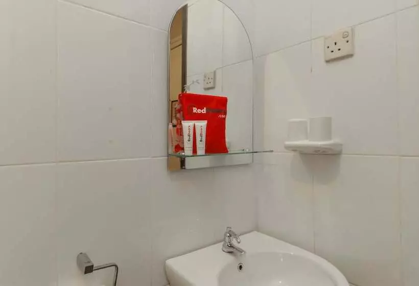 Majatalo Reddoorz Plus @ Batam Center