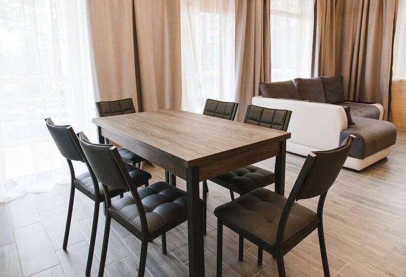 منتجع Pastorskoe Lake Holiday Park