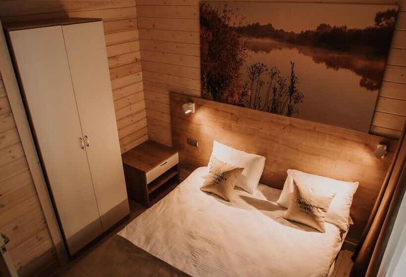 منتجع Pastorskoe Lake Holiday Park