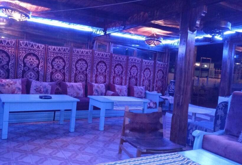 رياض Abi Khancha