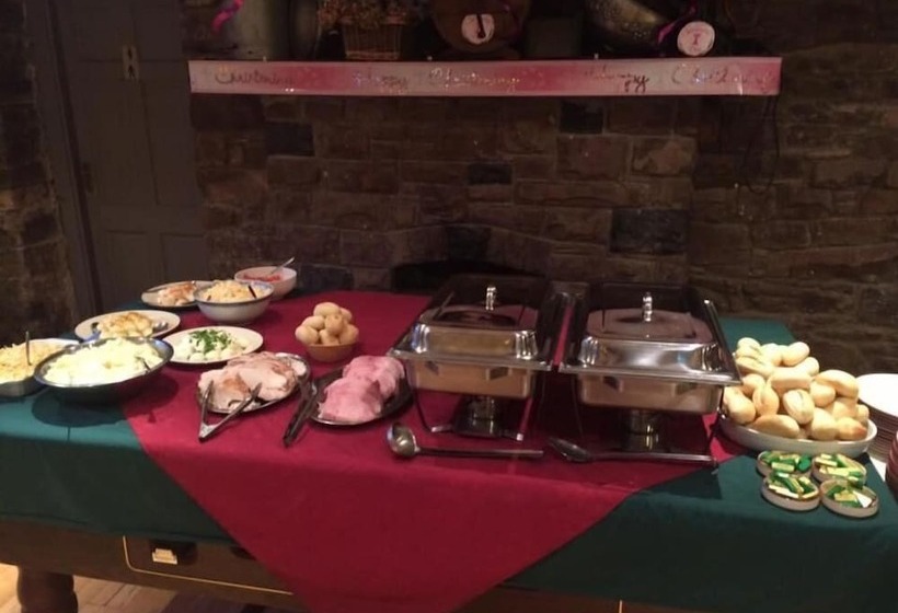 ベッドアンドブレックファースト The Anvil Bar & Restaurant