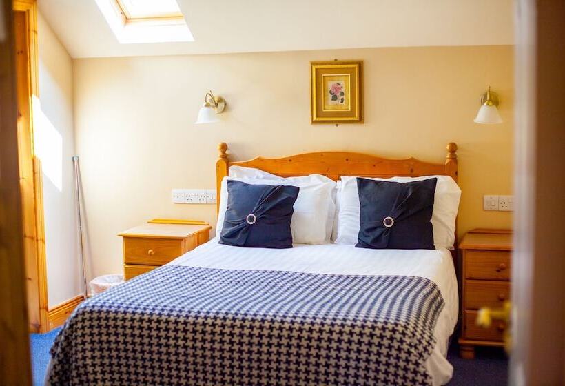 ベッドアンドブレックファースト The Anvil Bar & Restaurant