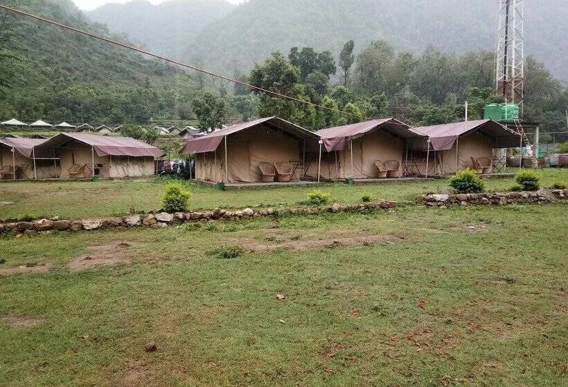 Hotelli Adb Rooms Adventure Guru