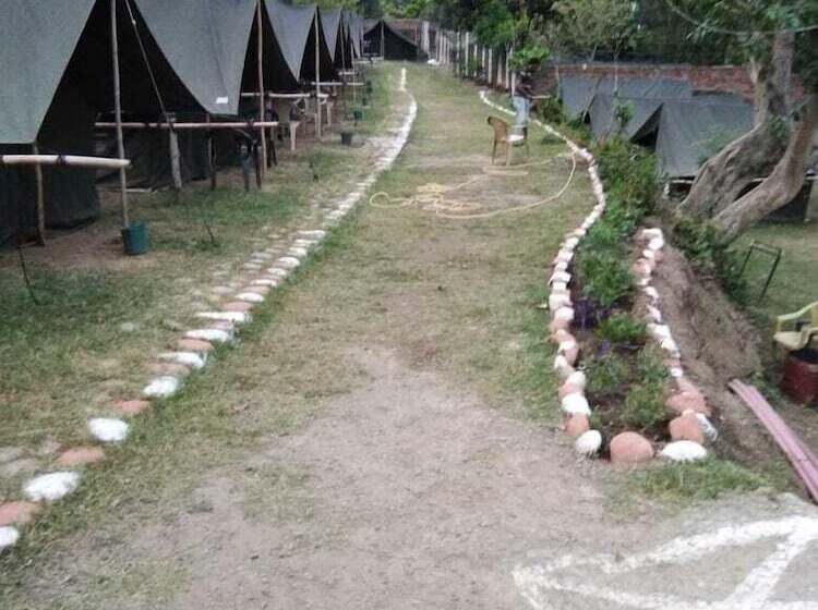 Hotelli Adb Rooms Adventure Guru