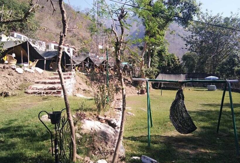 Hotelli Adb Rooms Adventure Guru