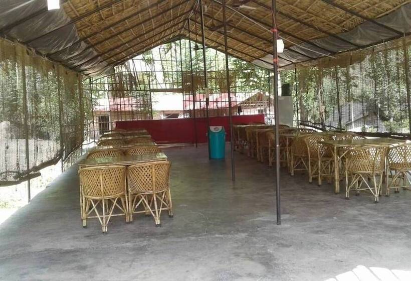 Hotelli Adb Rooms Adventure Guru