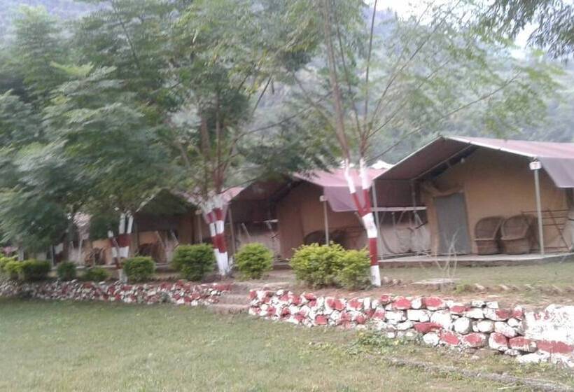 Hotelli Adb Rooms Adventure Guru