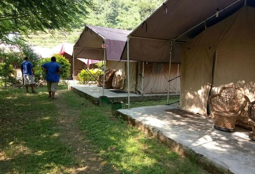 Hotelli Adb Rooms Adventure Guru