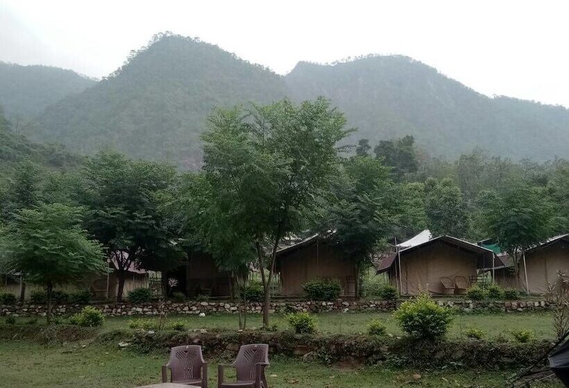 Hotelli Adb Rooms Adventure Guru