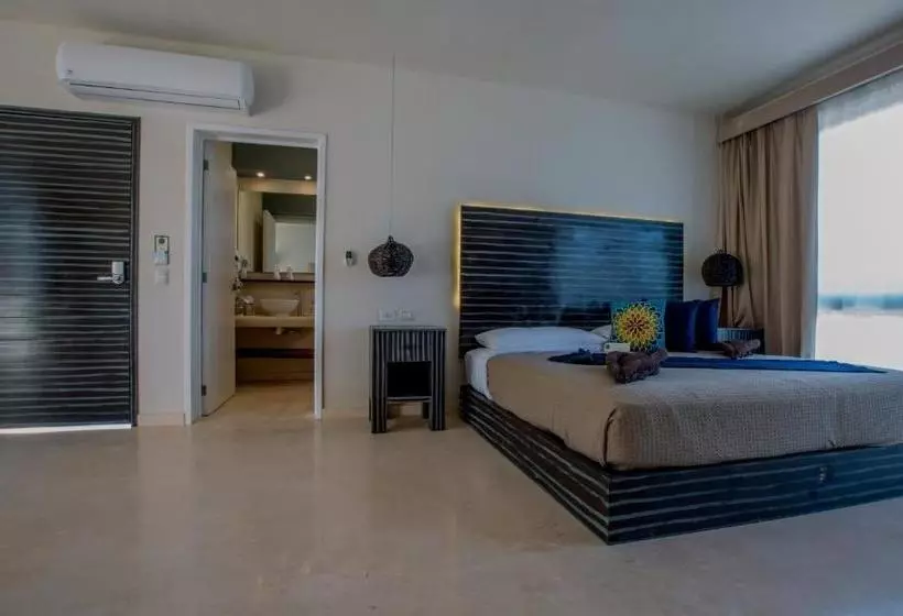 Hotelli Alma De Flores Private Pools Suites