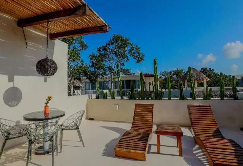 Hotelli Alma De Flores Private Pools Suites