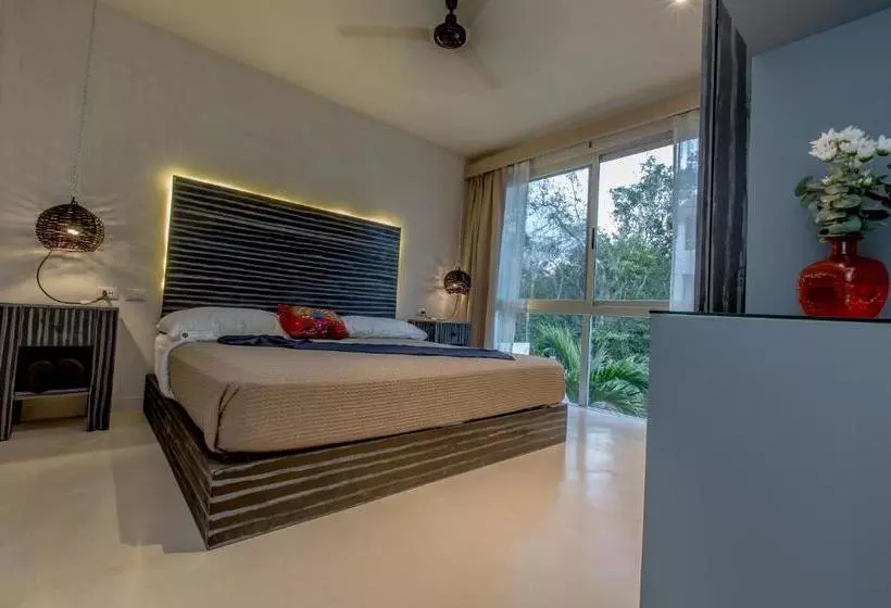 Hotelli Alma De Flores Private Pools Suites