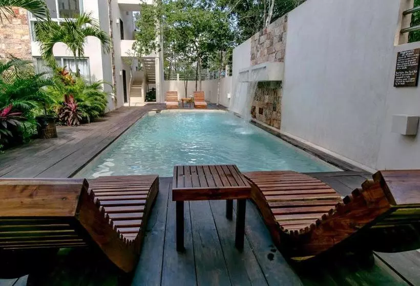 Hotelli Alma De Flores Private Pools Suites