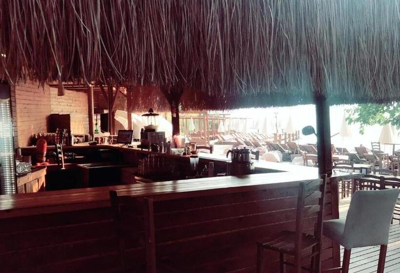 ホテル Ayanya Beach & Bistro Bungalows