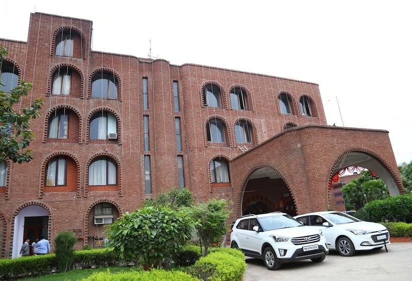 Отель Magsons Resorts