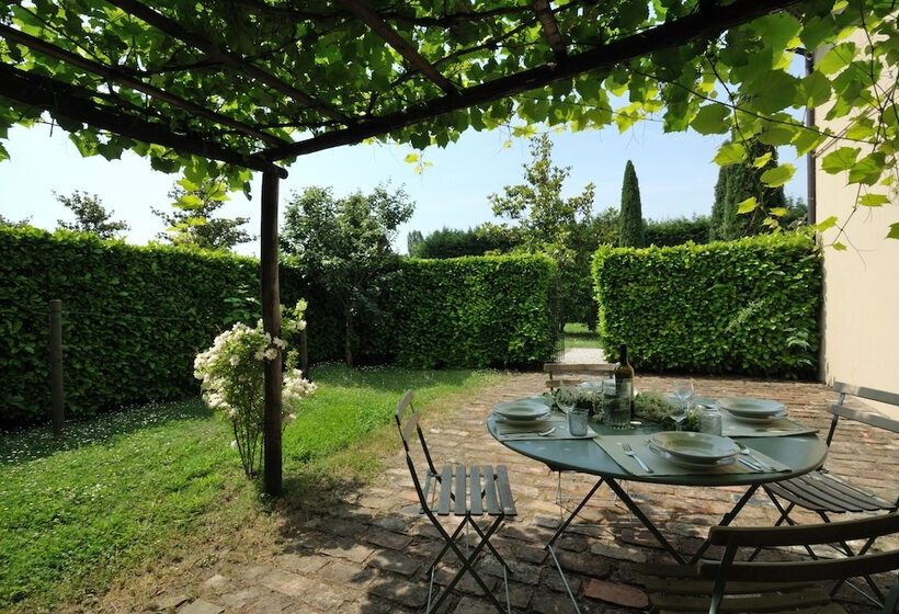 בית מלון כפרי Agriturismo La Montecchia