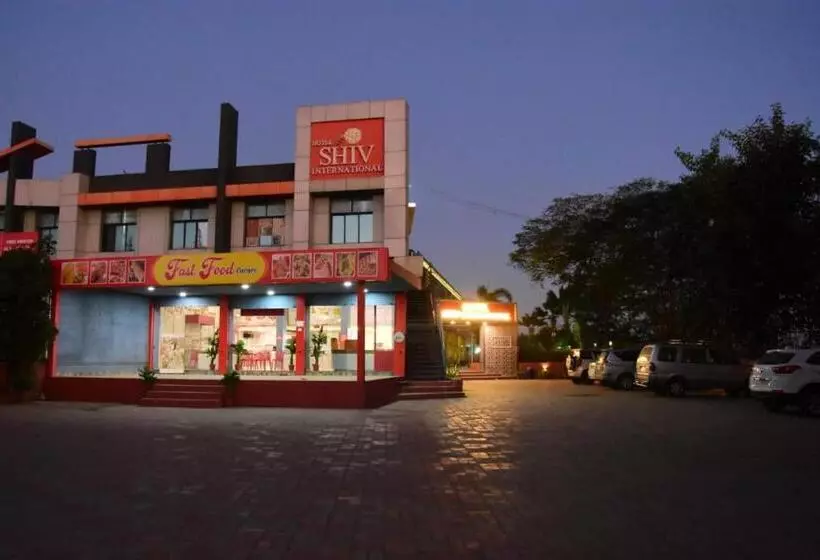 Hotelli Shiv International