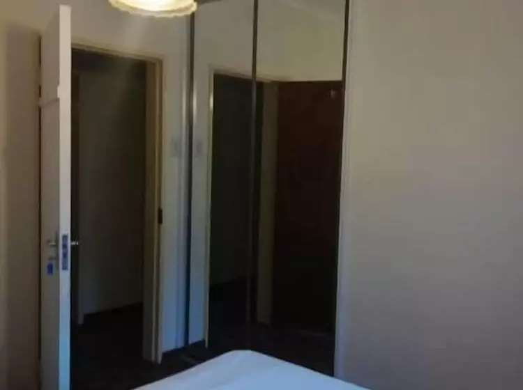 ペンション Quadj Guesthouse
