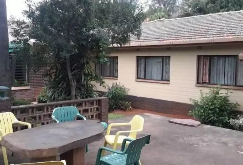 ペンション Quadj Guesthouse