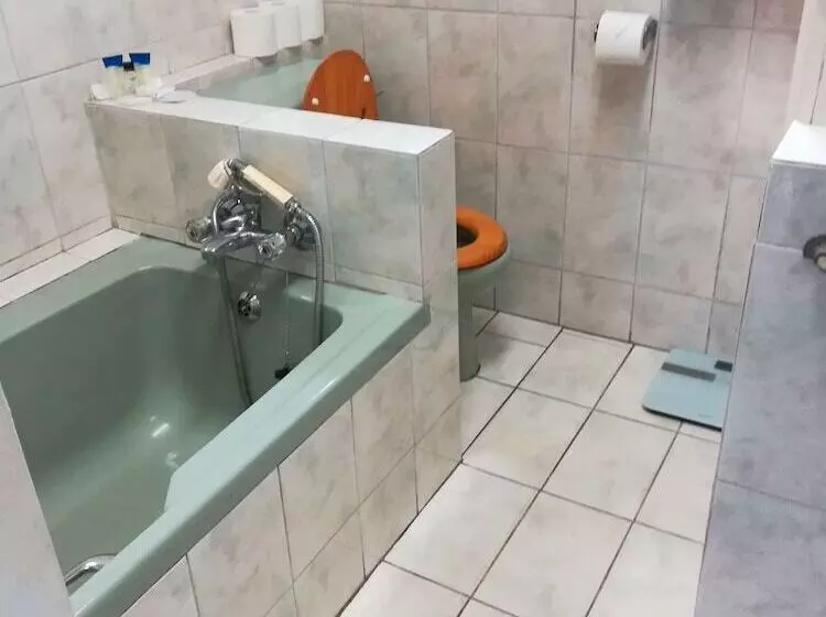 ペンション Quadj Guesthouse
