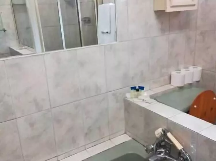 ペンション Quadj Guesthouse