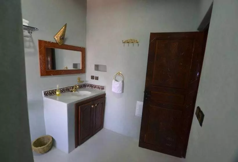 Majatalo Tizourgane Kasbah