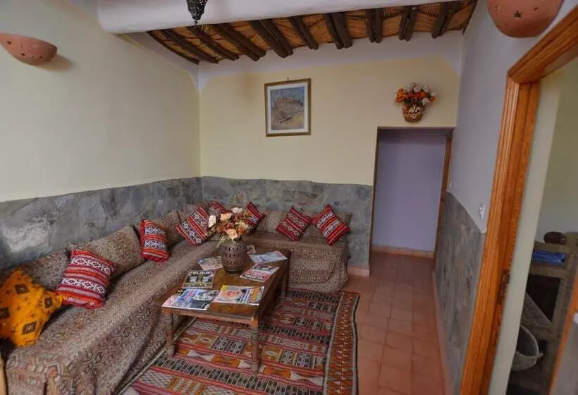 Majatalo Tizourgane Kasbah