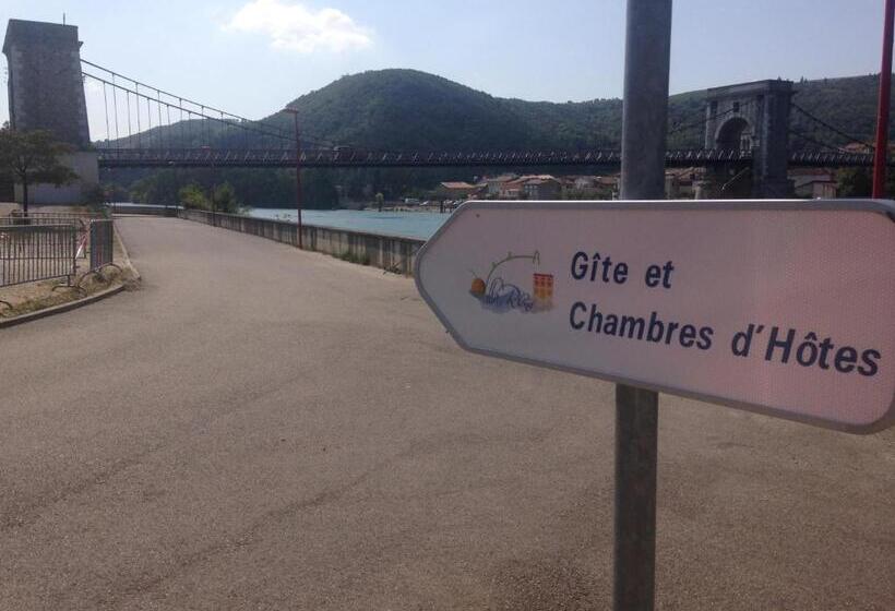 פנסיון Villa Rhôna