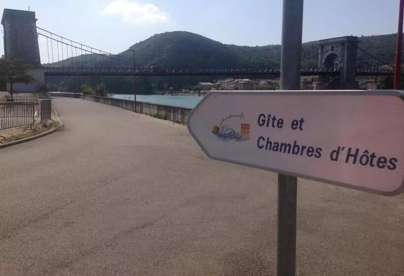 ペンション Villa Rhôna