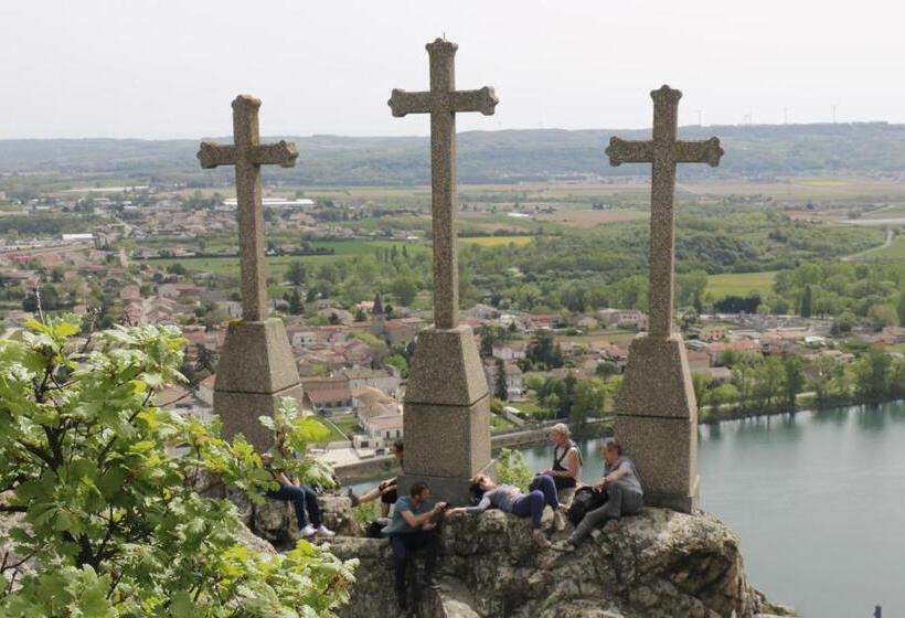 פנסיון Villa Rhôna