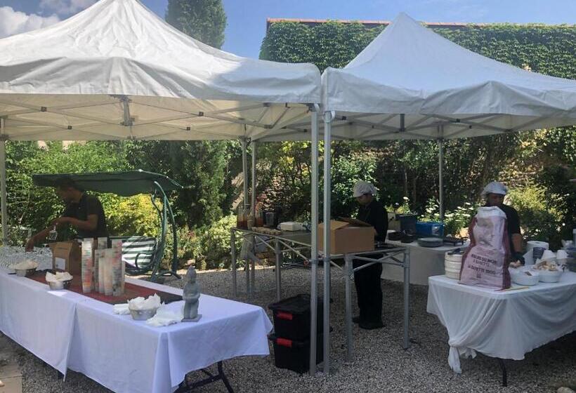 פנסיון Villa Rhôna