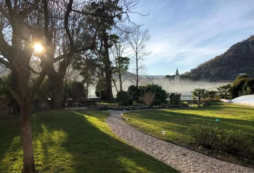 ペンション Villa Rhôna