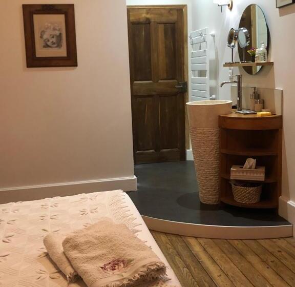 פנסיון Villa Rhôna