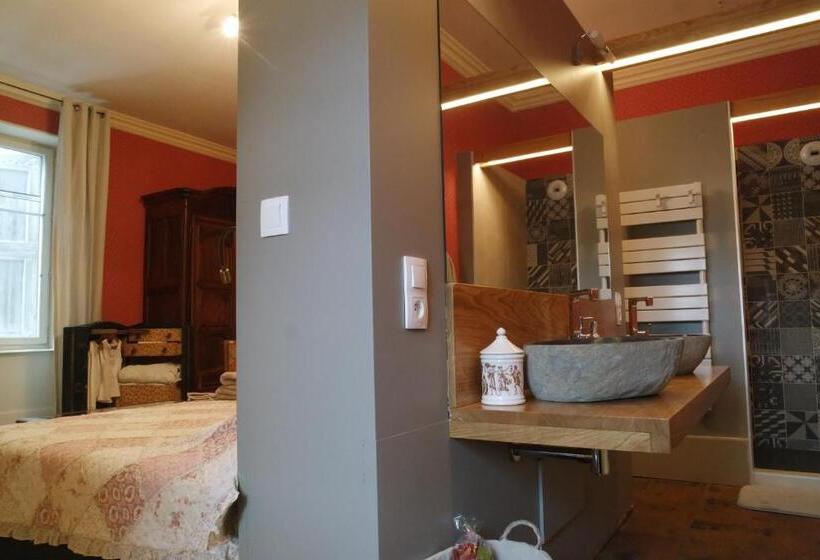 פנסיון Villa Rhôna