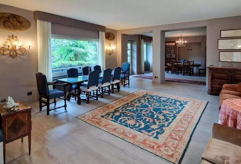 Aamiaismajoitus (B&B) Villa Sarchi