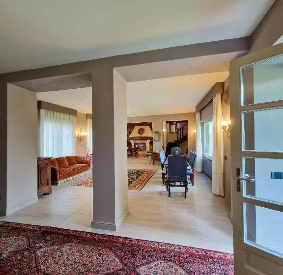 Aamiaismajoitus (B&B) Villa Sarchi