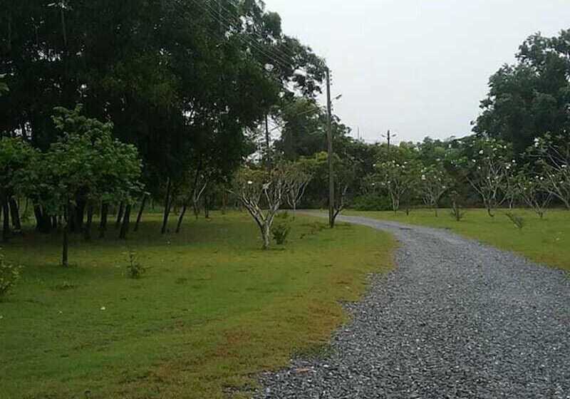 בית מלון כפרי Matharak Resort Kaeng Hin Poeng