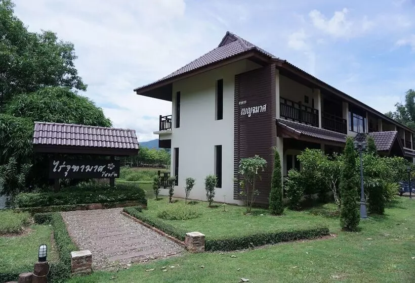 Hotelli Rai Juthamas Resort