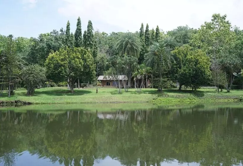 Hotelli Rai Juthamas Resort